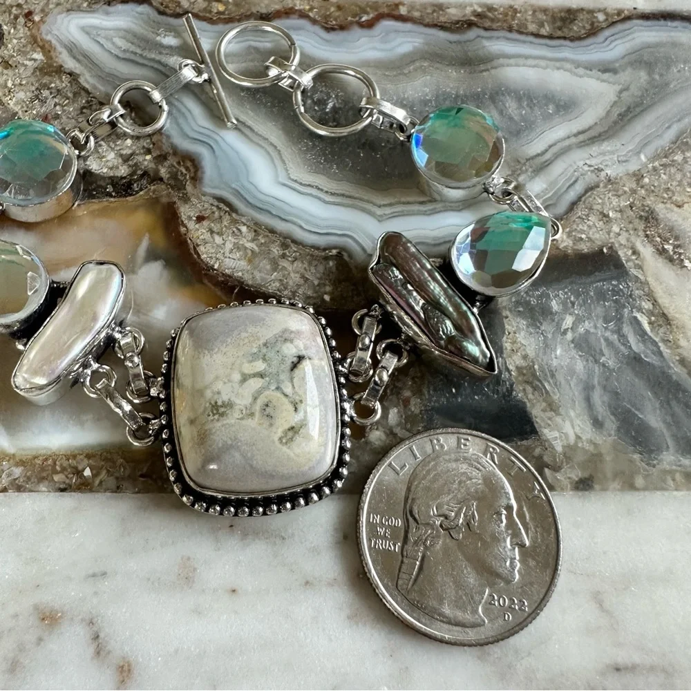 2134 Elegant Silver and Green Gemstone Bracelet